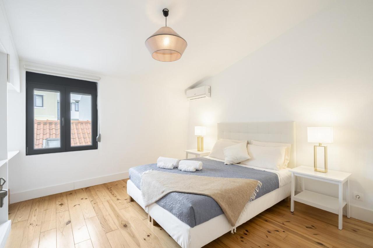 Warm And Cozy Parquet Flooring Apartment In Almada Exterior photo