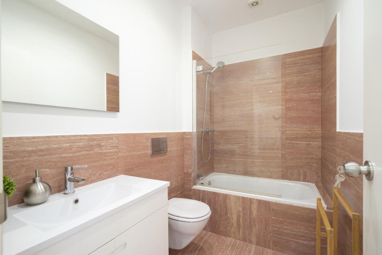 Warm And Cozy Parquet Flooring Apartment In Almada Exterior photo