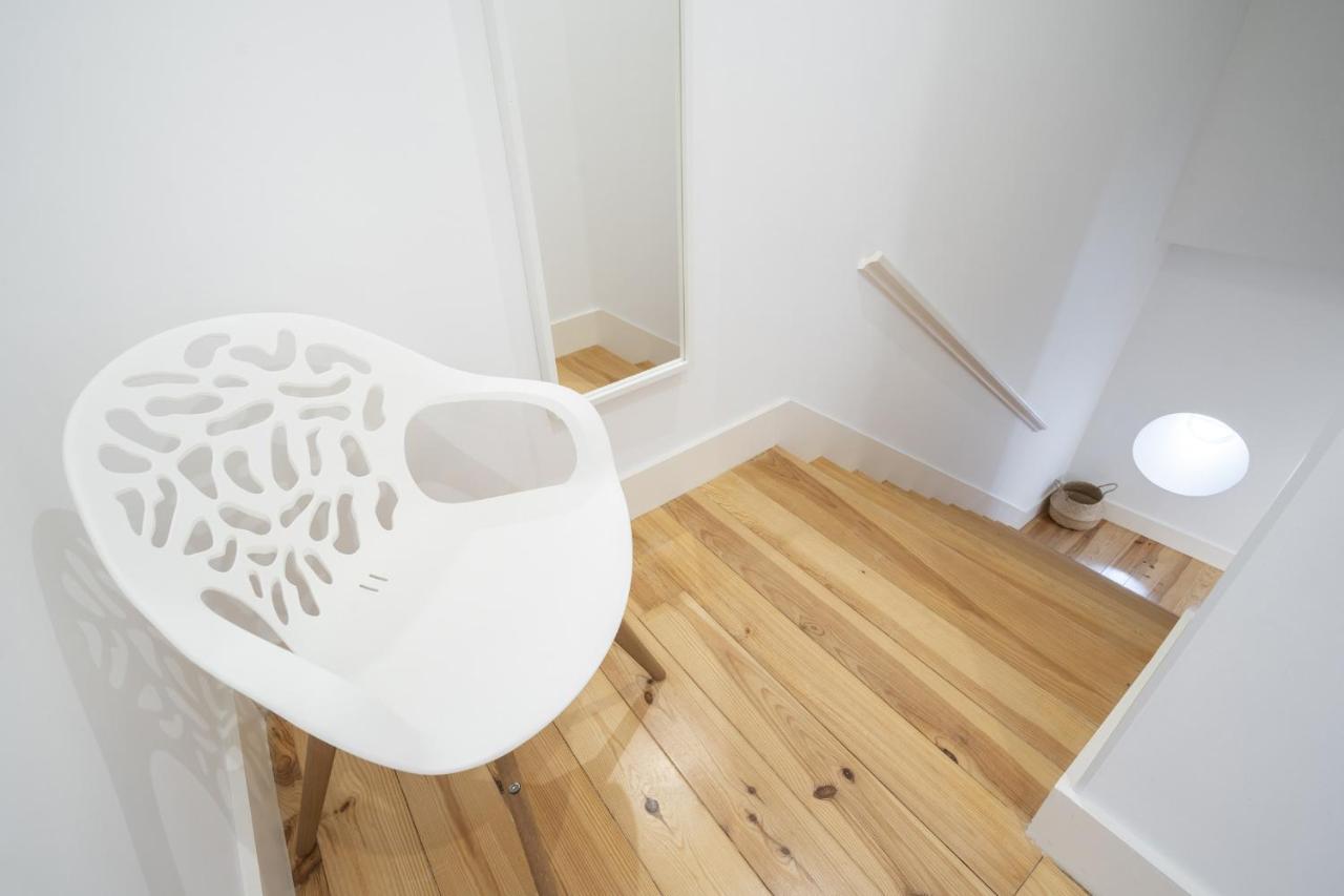 Warm And Cozy Parquet Flooring Apartment In Almada Exterior photo